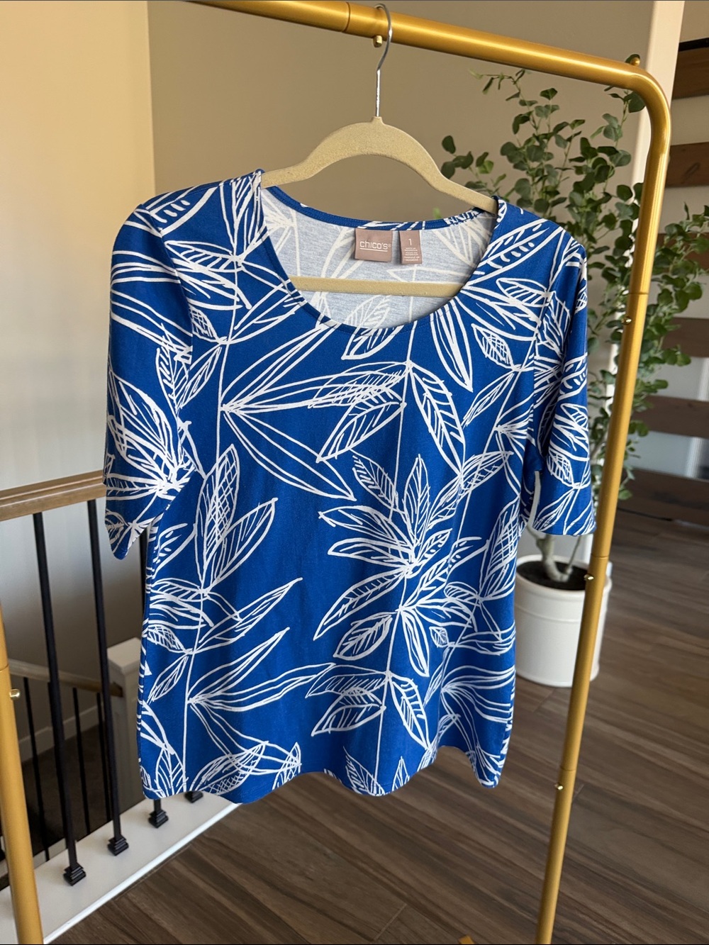 Chico's Royal Blue and White Leaf-Print Scoop Neck Tee. Chico’s Sz 1 - Wmn’s Med